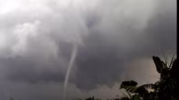 Vòi rồng khổng lồ xuất hiện ở đảo Cô Tô