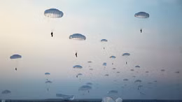 Nga tập trận phô diễn sức mạnh lực lượng nhảy dù
