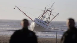 Tàu lực lượng bảo vệ bờ biển Mỹ lật ngoài khơi New York