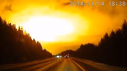 Vùng sáng khổng lồ 'náo loạn' trời Nga