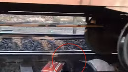 Sống sót khi tàu hỏa lao vùn vụt trên người