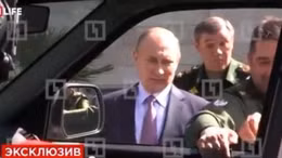 Ông Putin không nhịn được cười vì cấp dưới hấp tấp