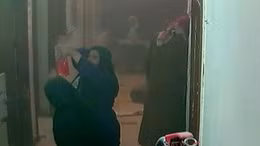 Khoảnh khắc bom rơi trúng bệnh viện Aleppo