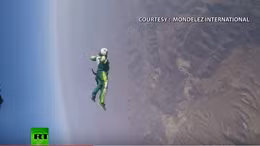 Nhảy không cần dù từ độ cao 7.600 mét