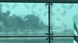 Máy bay Boeing 777 bốc cháy ngùn ngụt ở Dubai