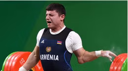 Hãi hùng pha trật ngược khuỷu tay khi thi đấu của VĐV cử tạ Armenia