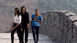 Mẹ con bà Obama thăm Vạn lý Trường thành