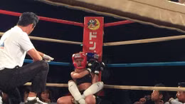 Võ sĩ nhí 12 tuổi siết cổ hạ đo ván đối thủ MMA gấp đôi tuổi