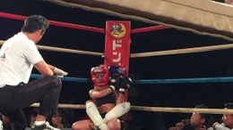 Võ sĩ nhí 12 tuổi siết cổ hạ đo ván đối thủ MMA gấp đôi tuổi