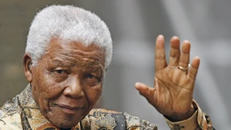 Nelson Mandela- Người cha vĩ đại của đất nước Cầu vồng