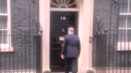 Ông Cameron ngân giai điệu buồn khi chia tay số 10 Downing