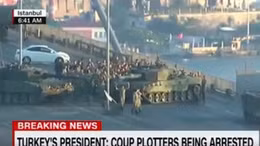 Quân đảo chính ở Thổ Nhĩ Kỳ lũ lượt giơ tay xin hàng 