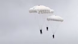 700 lính Nga nhảy dù