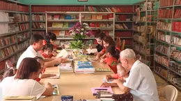 Người đi 'xin' sách ở tuổi 90