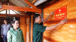 Những ngôi nhà ấm tình quân dân