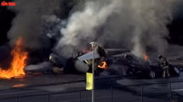 Mỹ: Máy bay rơi trúng ô tô khiến 5 người thiệt mạng