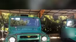 Siết hoạt động xe UAZ, JEEP chở khách trong phố cổ