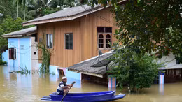 Mưa lớn gây ngập lụt tại miền Nam Thái Lan