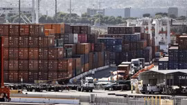 Mỹ mạnh tay tăng thuế, Trung Quốc và Canada lập tức đáp trả