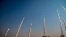 Xem những khoảnh khắc tên lửa Iran tấn công Israel: Sức mạnh thật sự đến từ đâu?