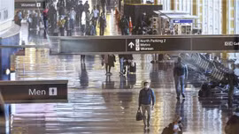 Mỹ xem xét lệnh cấm nhập cảnh đối với hơn 40 quốc gia: Ai sẽ bị ảnh hưởng?