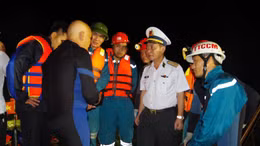 Xuyên đêm khẩn trương tìm kiếm nạn nhân mất tích sau vụ lật tàu trên Vịnh Hạ Long