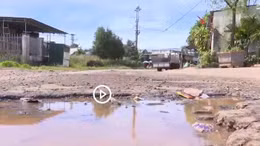 Xe quá tải làm hỏng đường nội thị thành phố Pleiku