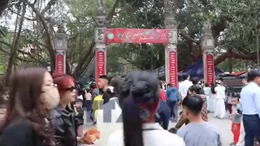 Du khách trảy hội chùa Phật Tích