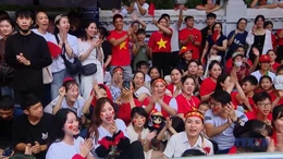 Người dân hướng về Đại lễ