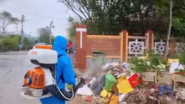 Ngành Y tế Gia Lai nỗ lực xử lý môi trường hậu lũ rút