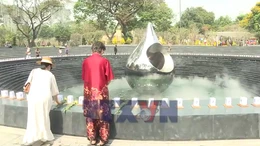 Mở 'đất vàng', khơi lòng dân