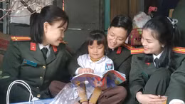 Tết ấm yêu thương trên dòng sông Cầu