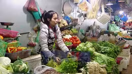 Giá cả thực phẩm, rau xanh bình ổn sau Tết