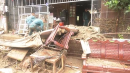 Khó khăn chồng chất nơi tâm lũ Nghệ An 