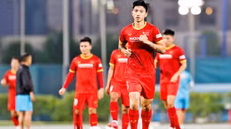 Văn Hậu thi đấu ở vị trí nào ở trận gặp Malaysia?