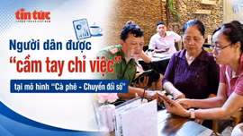 Người dân được 'cầm tay chỉ việc' tại mô hình 'Cà phê - Chuyển đổi số'
