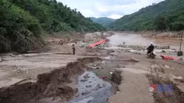 Sạt lở núi, lũ cuốn trôi gây hư hỏng nghiêm trọng Quốc lộ 16