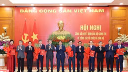 Công bố Quyết định của Bộ Chính trị về công tác tổ chức và cán bộ của 5 cơ quan