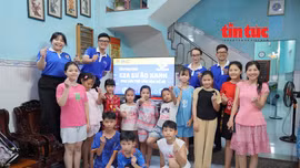 Những 'thầy cô giáo áo xanh' ở các khu trọ