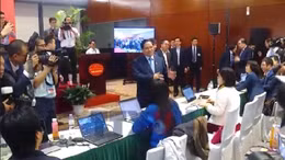 Thủ tướng thăm Trung tâm Báo chí Đại hội XIV của Đảng