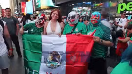 Cổ động viên Mexico, Ecuador mang văn hóa để xích lại gần nhau
