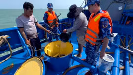 Bắt giữ tàu vận chuyển trái phép khoảng 100.000 lít dầu DO