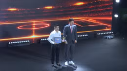 Quang Hải được vinh danh Cầu thủ xuất sắc nhất V-League 2025/26