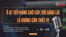 Ồ ạt xếp hàng chờ cấp đổi giấy phép lái xe là không cần thiết