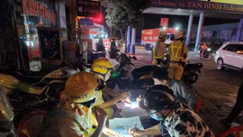 CSGT lập biên bản các trường hợp vi phạm nồng độ cồn.