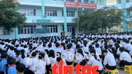 Tuyên truyền về truyền thống vẻ vang của Quân đội Nhân dân Việt Nam cho hơn 1.400 học sinh, giáo viên Trường THCS Lương Thế Vinh (thành phố Vũng Tàu).