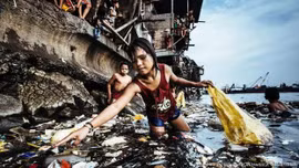 'Cô bé nhặt rác thải nhựa' đoạt giải bức ảnh năm 2019 của UNICEF