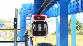 Trung Quốc ra mắt tàu đệm từ lộn ngược đầu tiên trên thế giới 