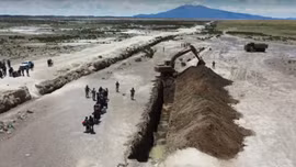 Chile đào hào ở biên giới với Bolivia để ngăn dòng người nhập cư