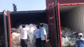 Phát hiện 3 container hàng giả tại cảng Cát Lái, TP Hồ Chí Minh 